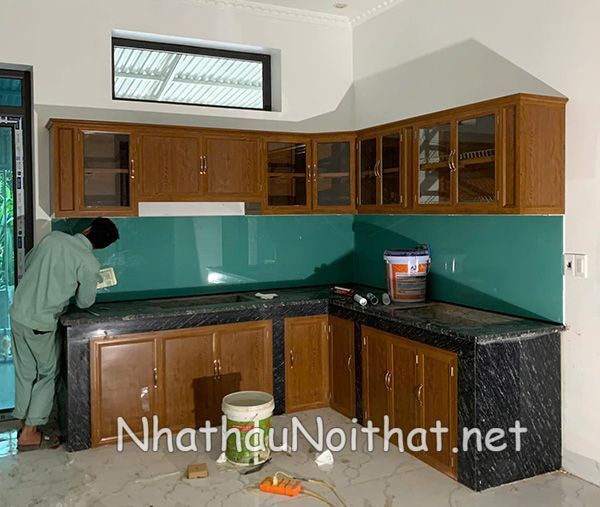 tu bep nhom kinh gia re 38