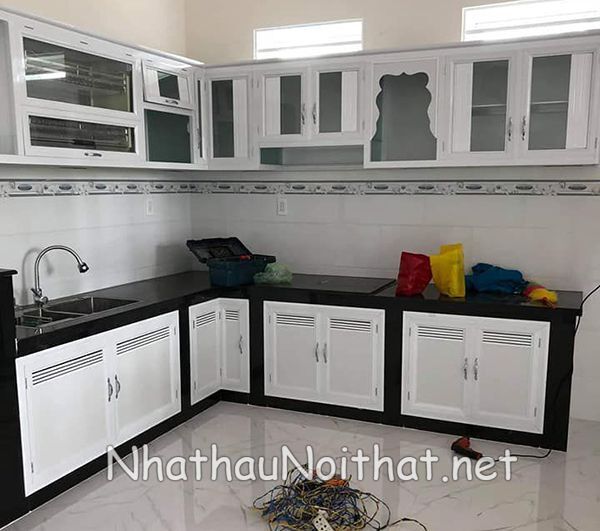 tu bep nhom kinh gia re 4