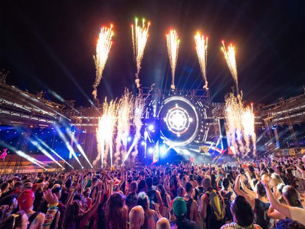 san-khau-lon-nhat-the-gioi-ve-edm-Electric-Daisy-Carnival.jpg