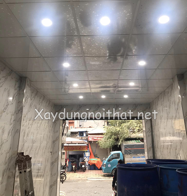 tran thach cao phong khach 6