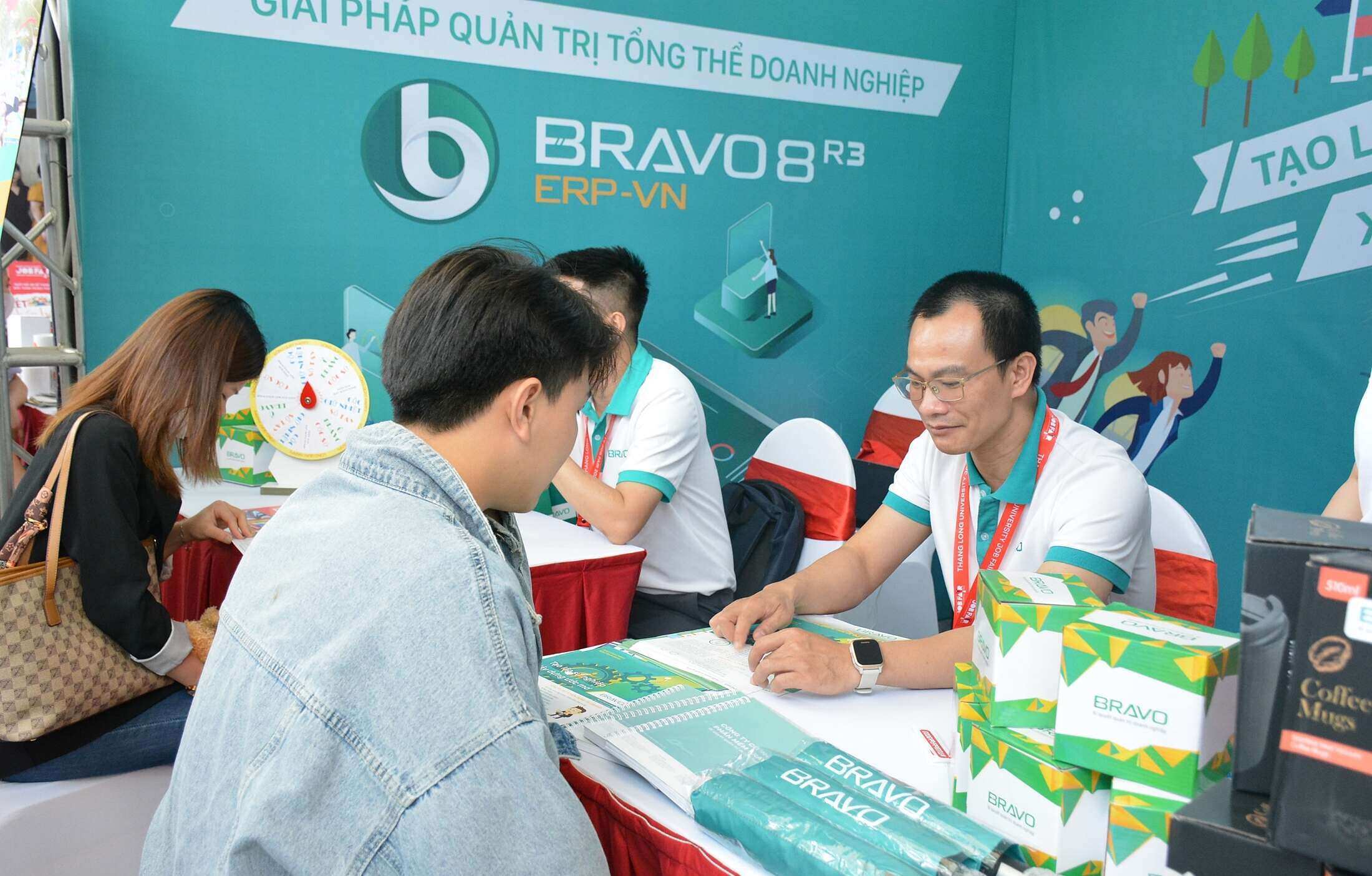 BRAVO tư vấn định hướng nghề nghiệp cho sinh viên TLU