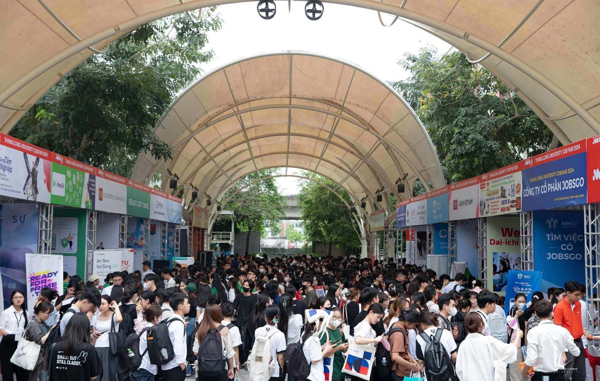 Thang4_25_bravo-tham-du-tlu-jobfair-2024-2.jpg
