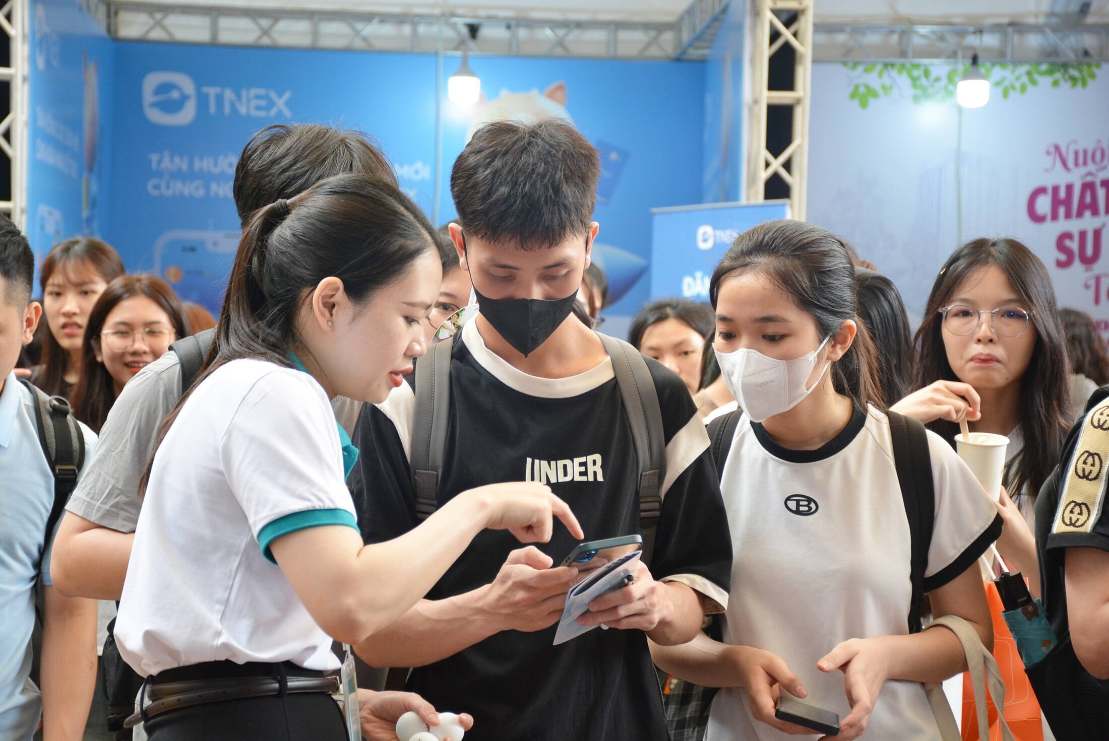 Thang4_25_bravo-tham-du-tlu-jobfair-2024-5.jpg