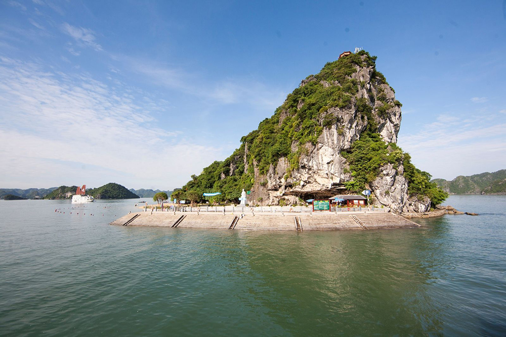 tour-du-lich-ha-long-quang-ninh-dao-ti-top.jpg