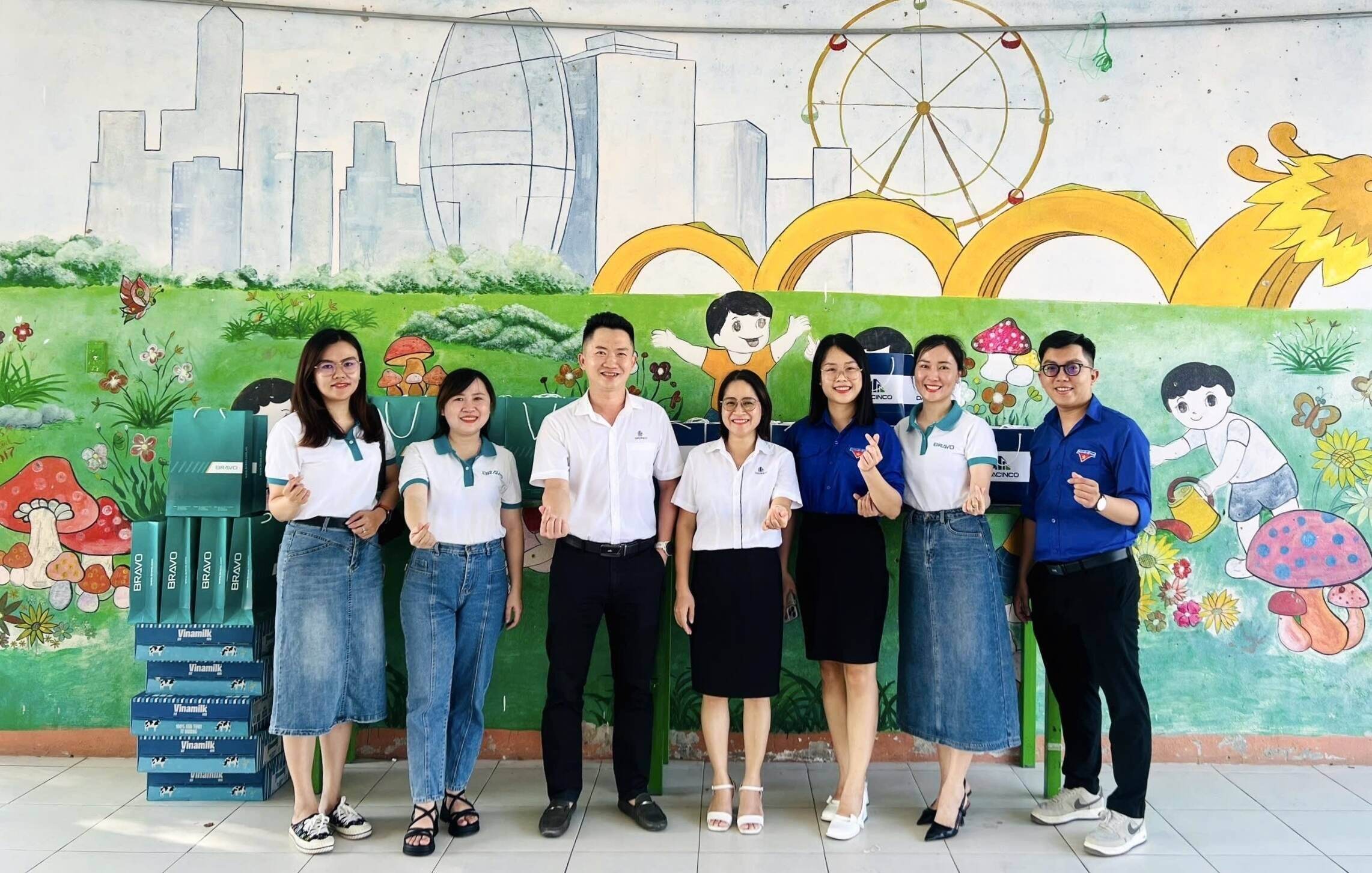 BRAVO và DACINCO thăm hỏi và tặng quà cho trẻ em mồ côi