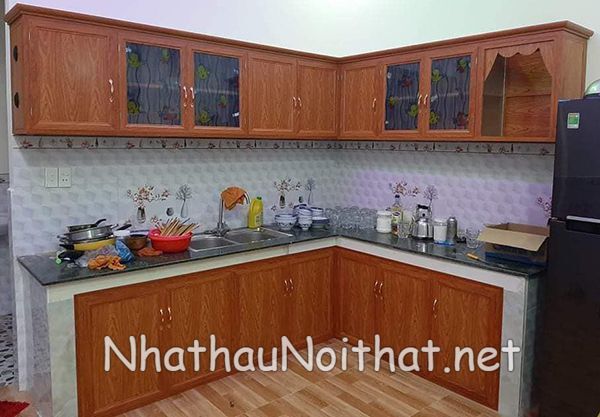 tu bep nhom kinh gia re 1